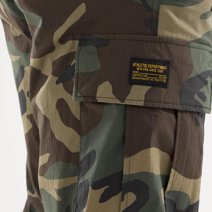 The model is wearing this New Era Originators Cargo Trousers in dark green. 5