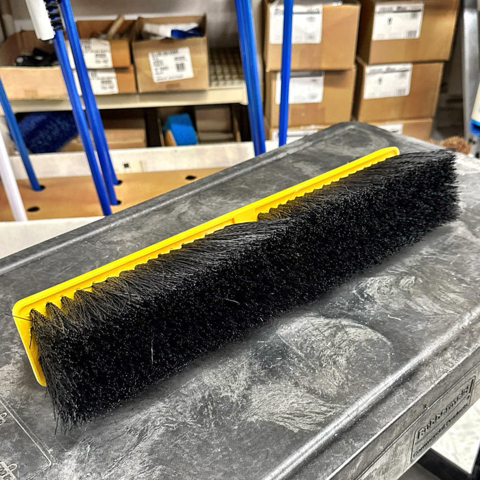 18" MEDIUM PUSH BROOM HEAD W/ PLASTIC BLOCK