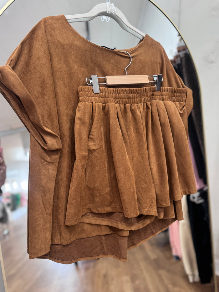 SUEDE CAMEL SHORTS SET