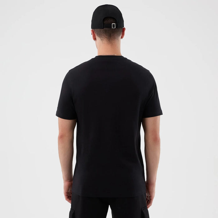 The model is wearing this NBA Court Graphic Chicago Bulls T-Shirt in black. 2