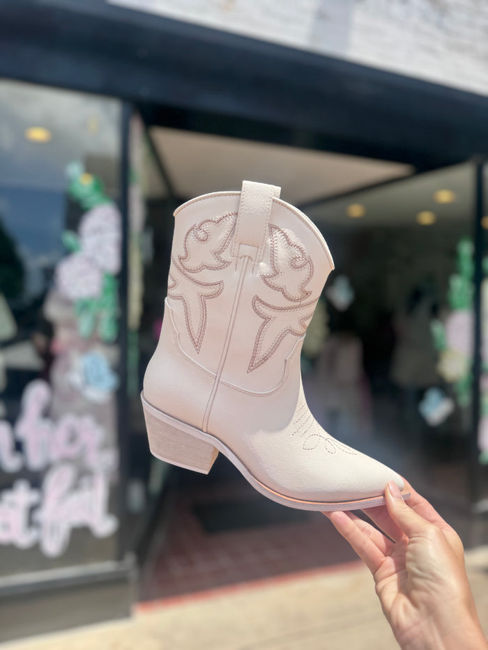 CLAIRE WHITE BOOTIE