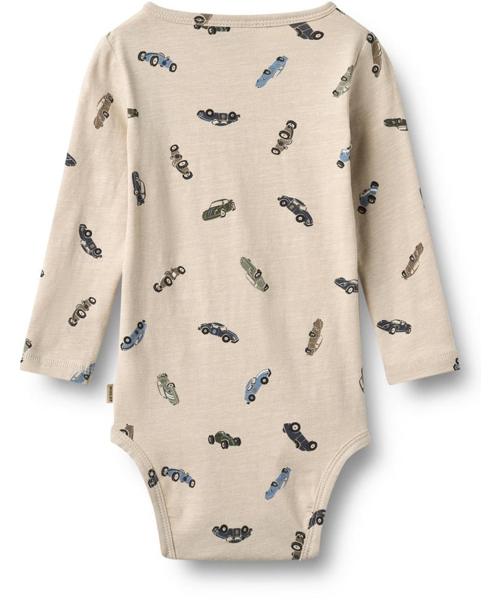 A long-sleeve baby bodysuit in beige with an all-over print of small vintage cars in blue, gray, and black, shown against a plain white background.
