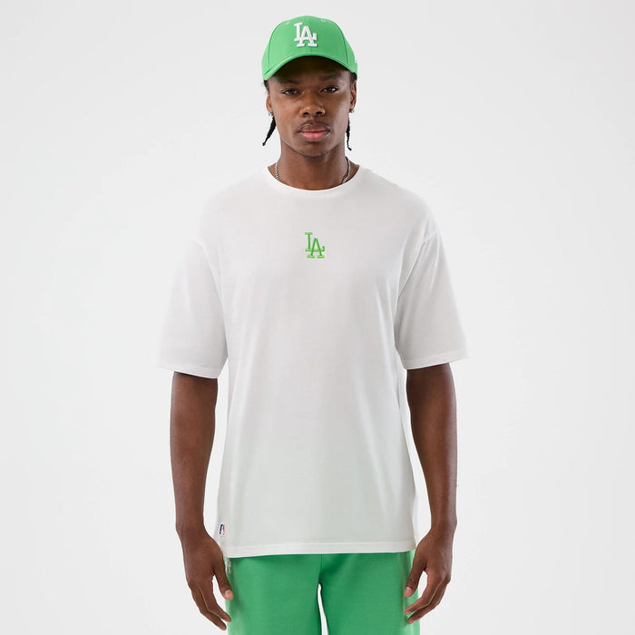 The model is wearing this MLB League Essential LA Dodgers Oversized T-Shirt in white. 3