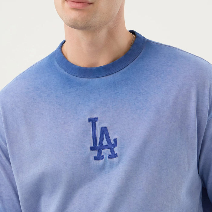 The model is wearing this MLB Washed Logo LA Dodgers T-Shirt in pastel blue. 6