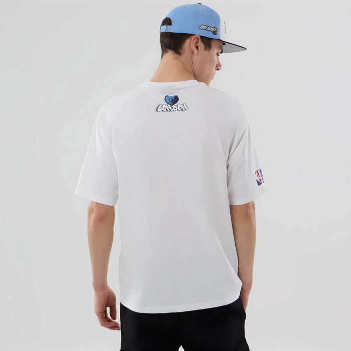 The model is wearing this NBA London Game 2026 Memphis Grizzlies Oversized T-Shirt in white. 2