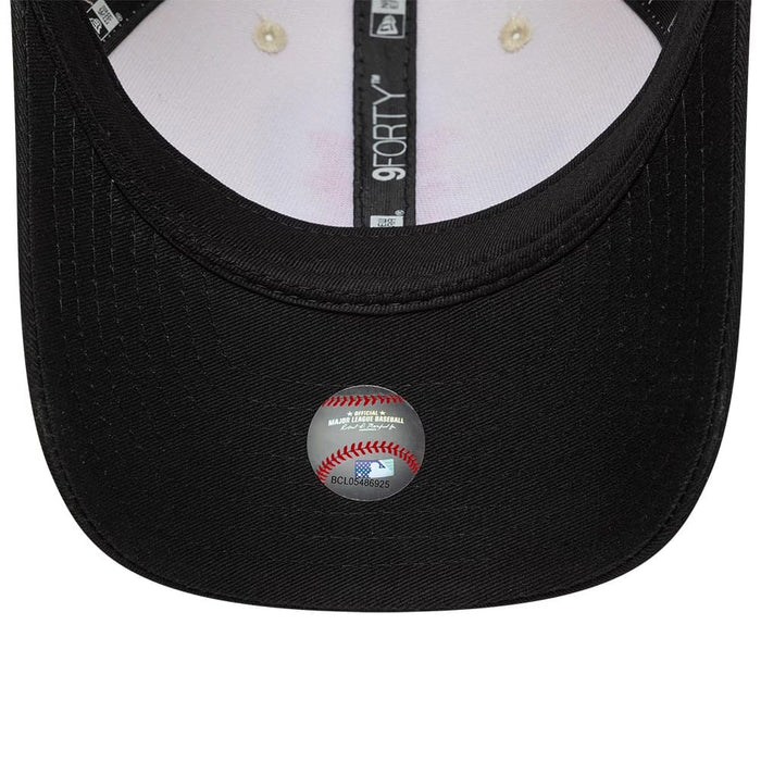 Pictured is this MLB Side Script New York Mets 9FORTY M-Crown cap in Cream. 6
