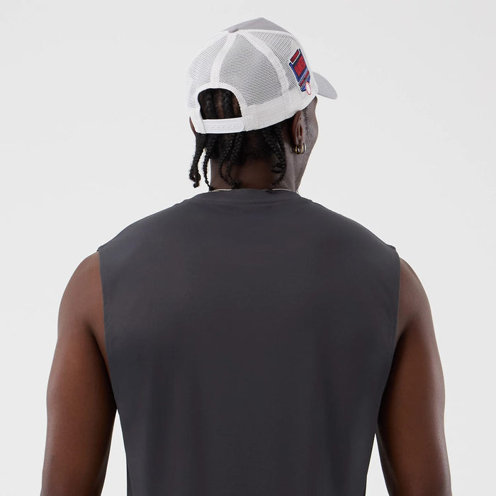 The model is wearing this MLB Core Plus New York Yankees Vest in dark grey. 6