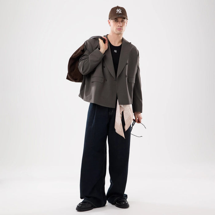 The model is wearing this MLB Rib New York Yankees Vest in black. 6