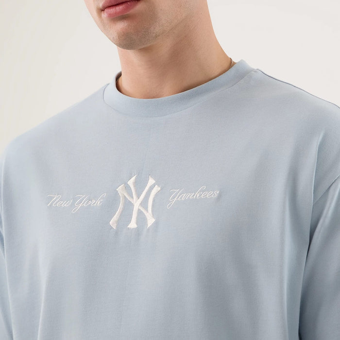 The model is wearing this MLB Script New York Yankees Oversized T-Shirt in pastel blue. 6