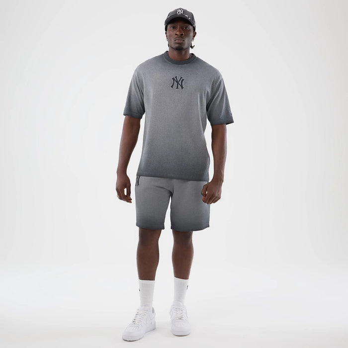 The model is wearing this MLB Washed Logo New York Yankees T-Shirt in black. 8