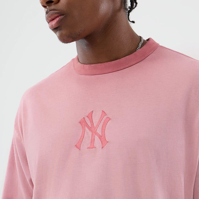 The model is wearing this MLB Washed Logo New York Yankees T-Shirt in pastel pink. 5