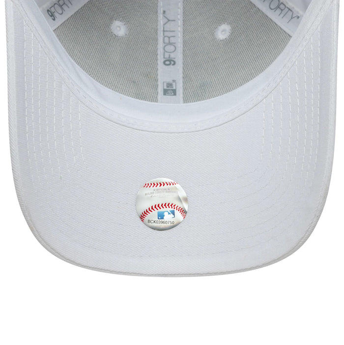 Pictured is this Womens MLB Floral Infill New York Yankees 9FORTY cap in white. 5