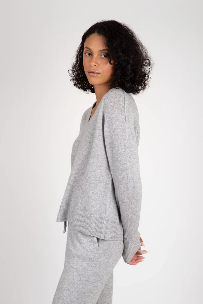 Sloane Cashmere V-Neck Sweaters & Knits One Grey Day